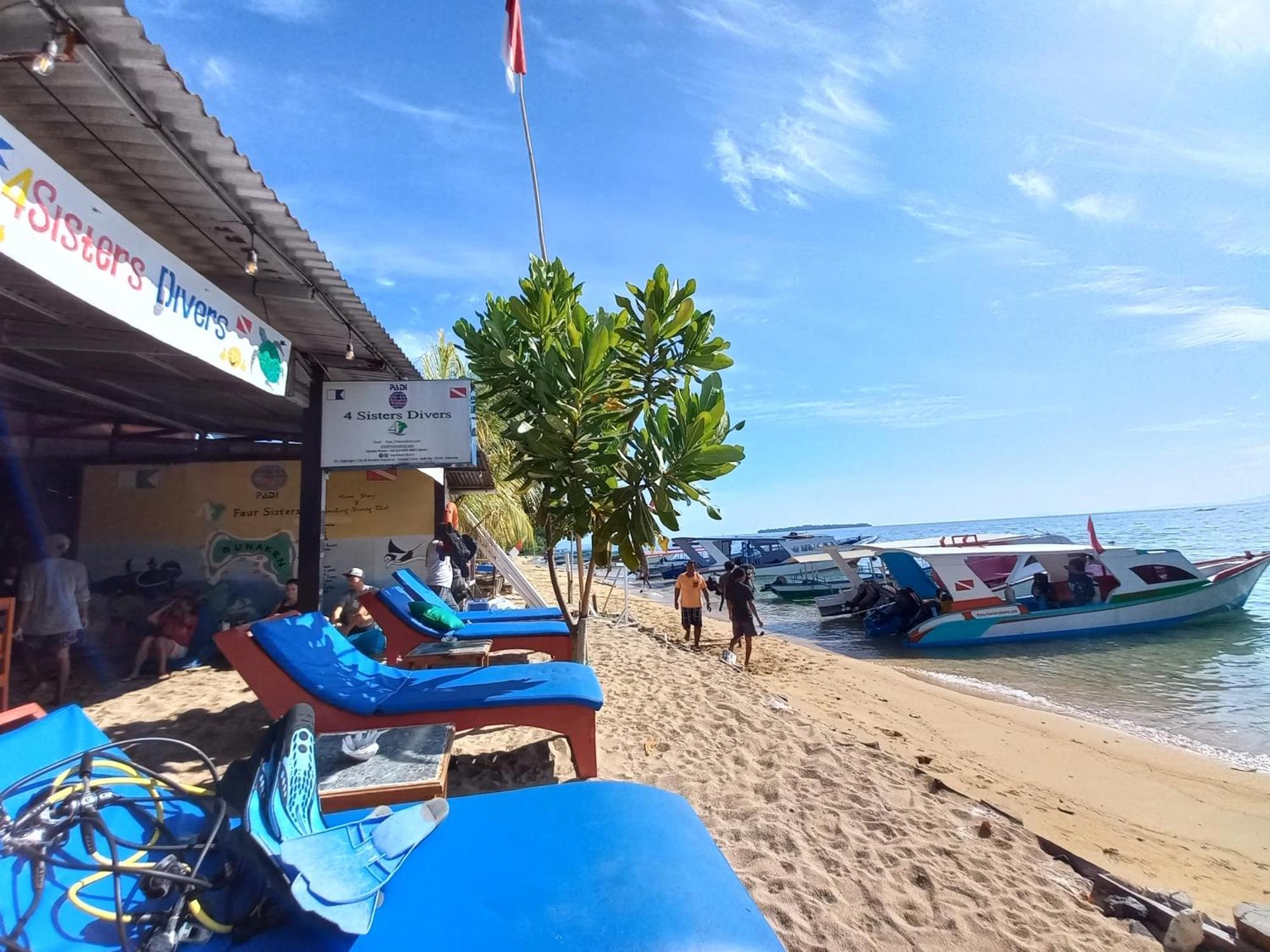 4 Sisters Divers Bunaken Rum bild