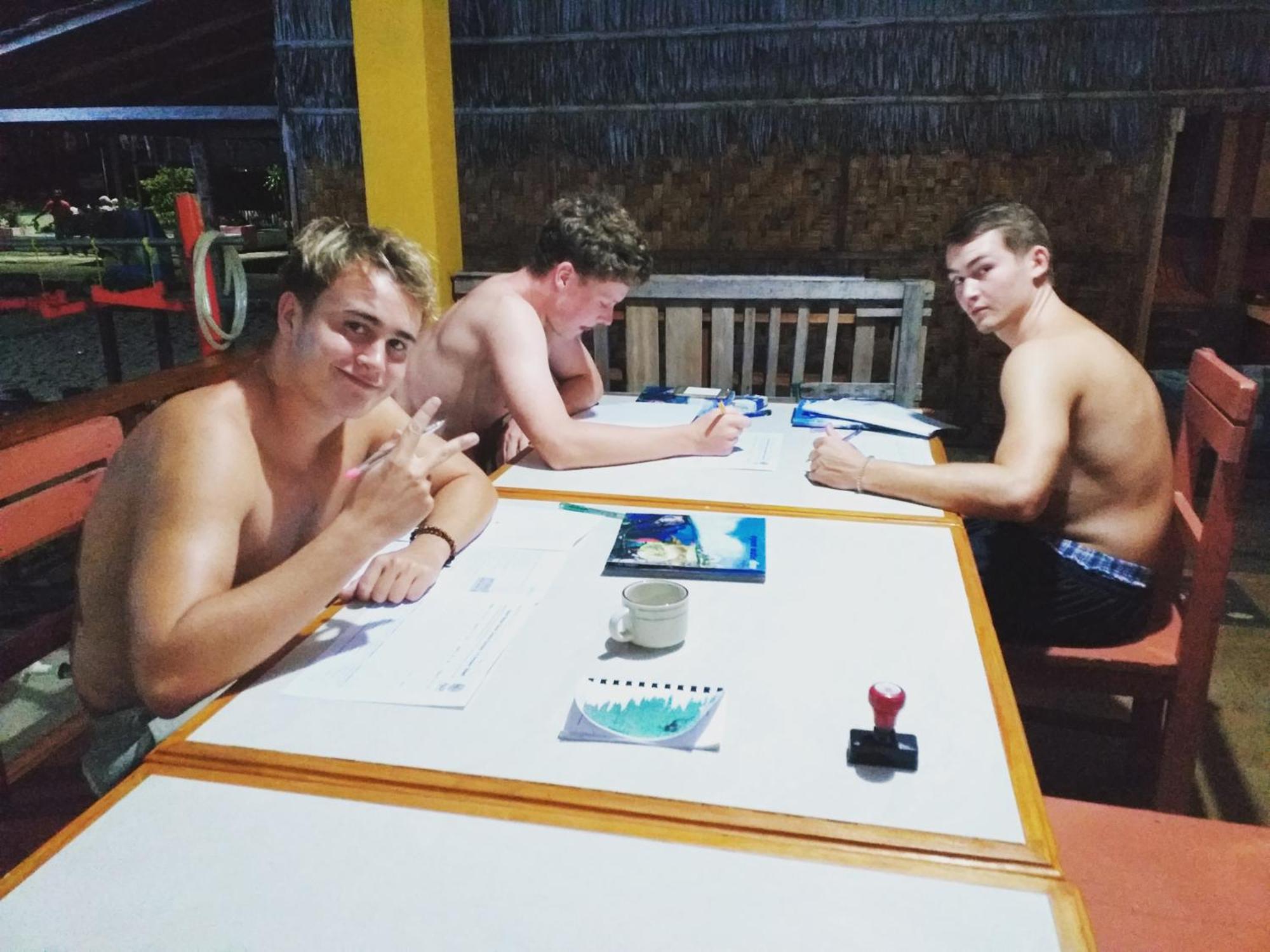4 Sisters Divers Bunaken Exteriör bild