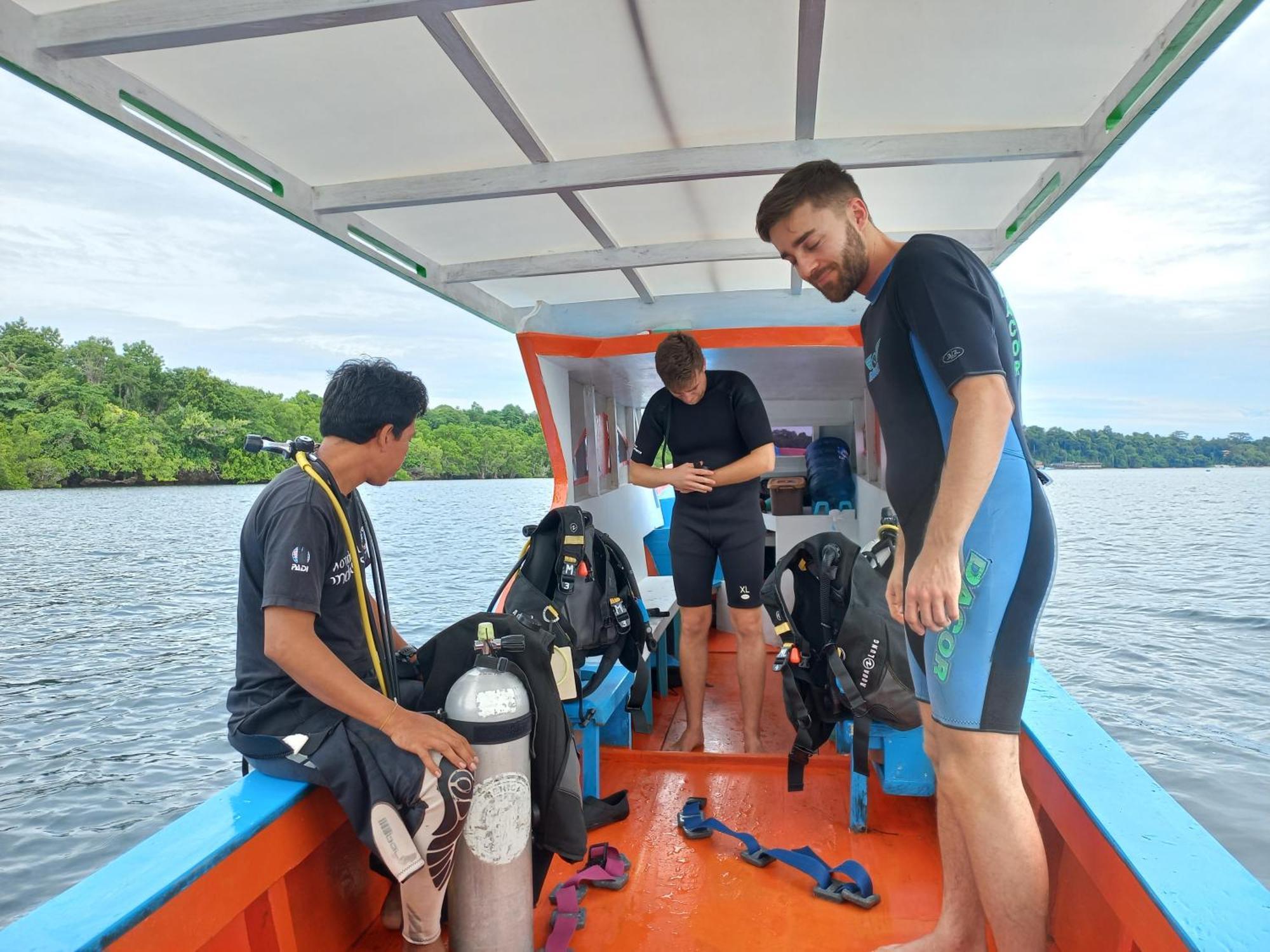 4 Sisters Divers Bunaken Exteriör bild